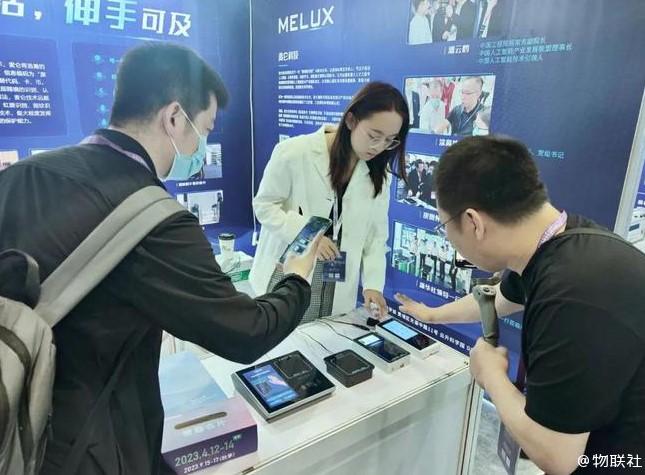 13100444EASX6A.jpg